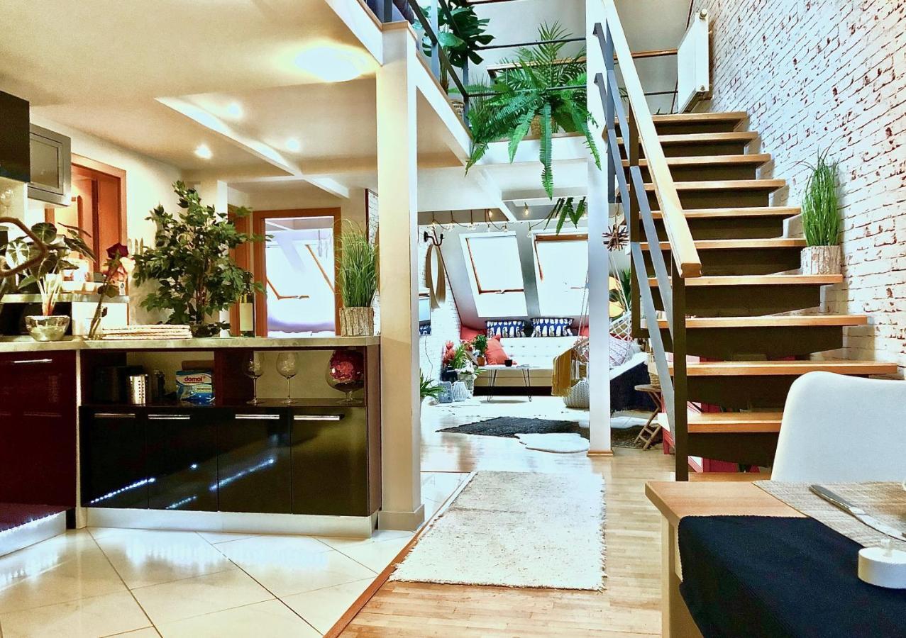 Duplex With Quite Terrace On Wenceslas Sq. Praha Bagian luar foto